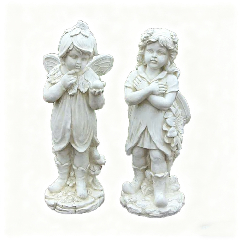 Tác phẩm điêu khắc con người bằng sợi thủy tinh của một thiên thần nhỏ