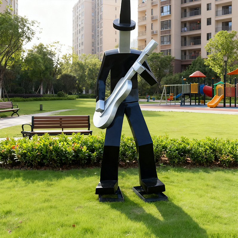 Tác phẩm điêu khắc con người bằng sợi thủy tinh trong thiết kế “nghệ sĩ guitar” trừu tượng