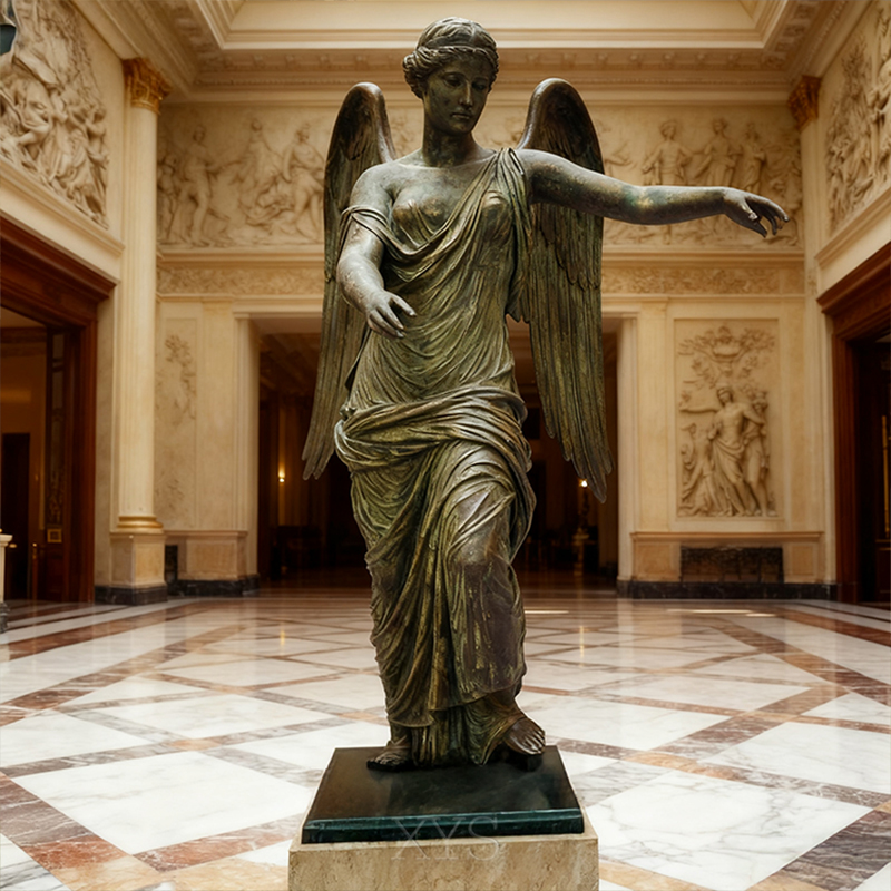 Tác phẩm điêu khắc nữ thần Nike có cánh trong nhà bằng đồng