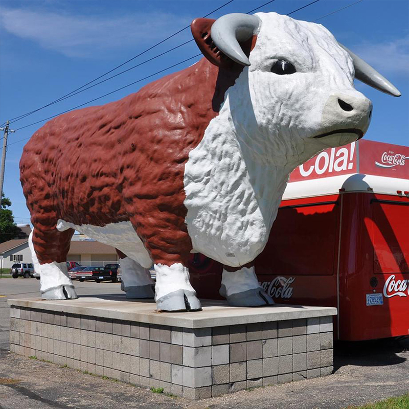 Điêu khắc bò hoa sợi thủy tinh khổng lồ